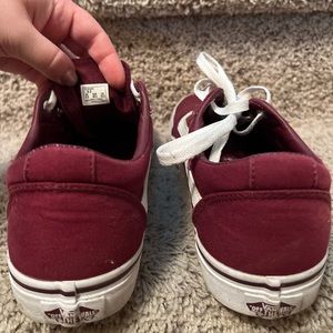 Women’s vans low top sneakers! Size 9.